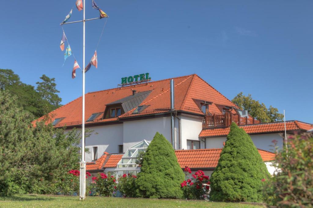 Hotel "Seelust" Garni Röbel Exterior foto
